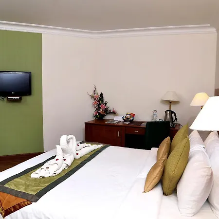 Gokulam Park Hotel Kochi Exterior photo