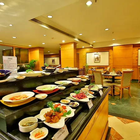 Gokulam Park Hotel Kochi Exterior photo