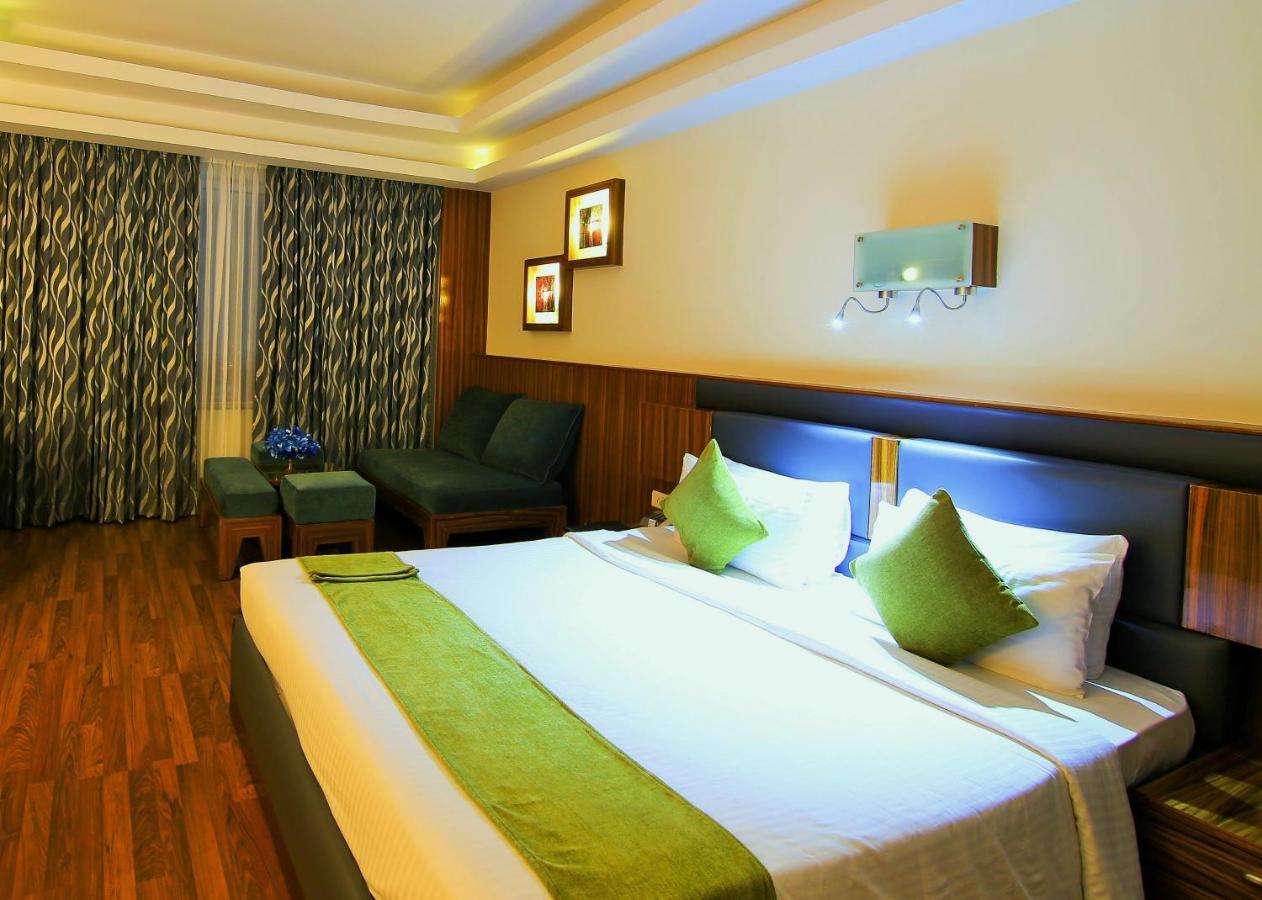 Gokulam Park 3*
