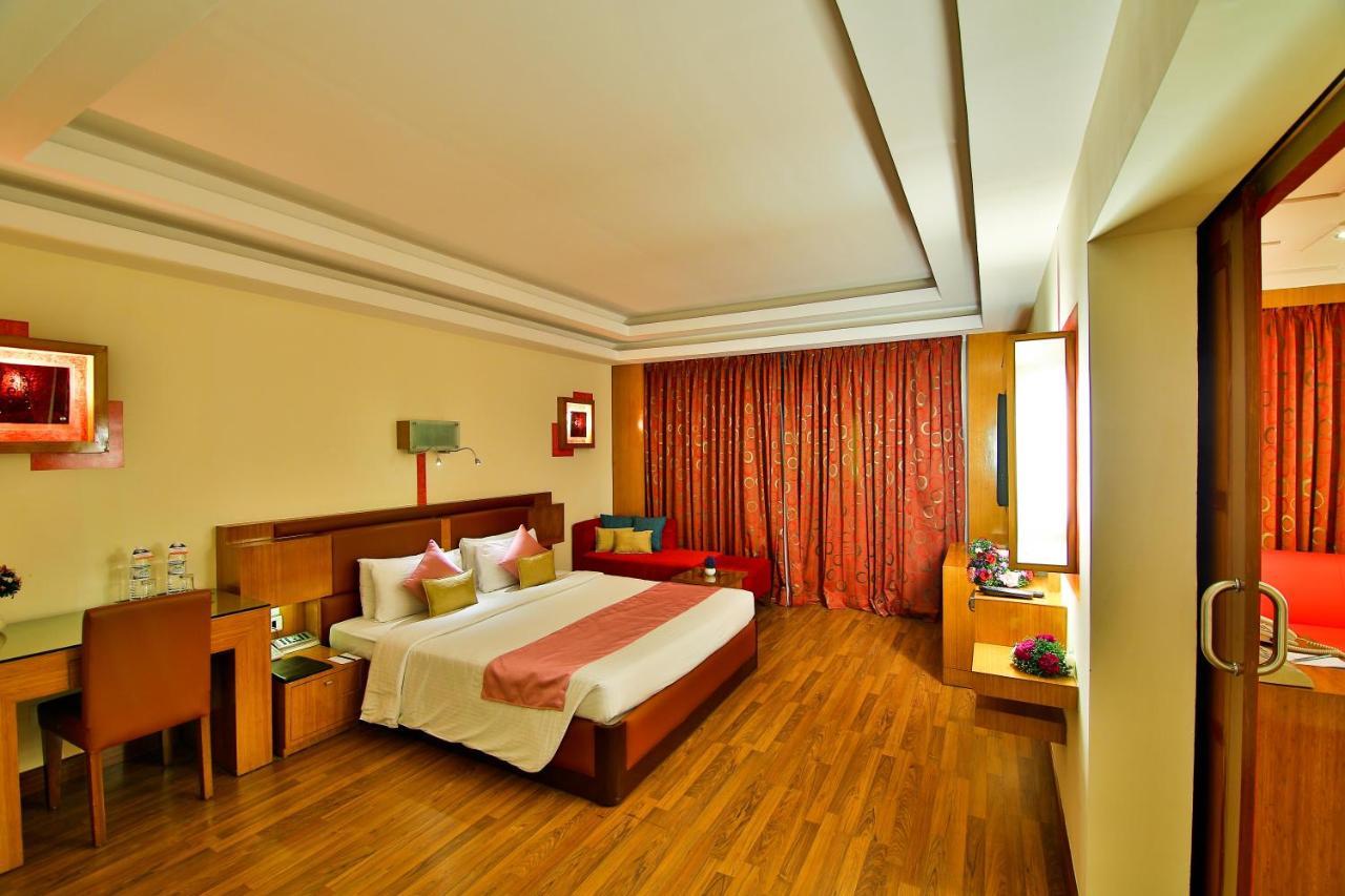 Hotel Gokulam Park 3*
