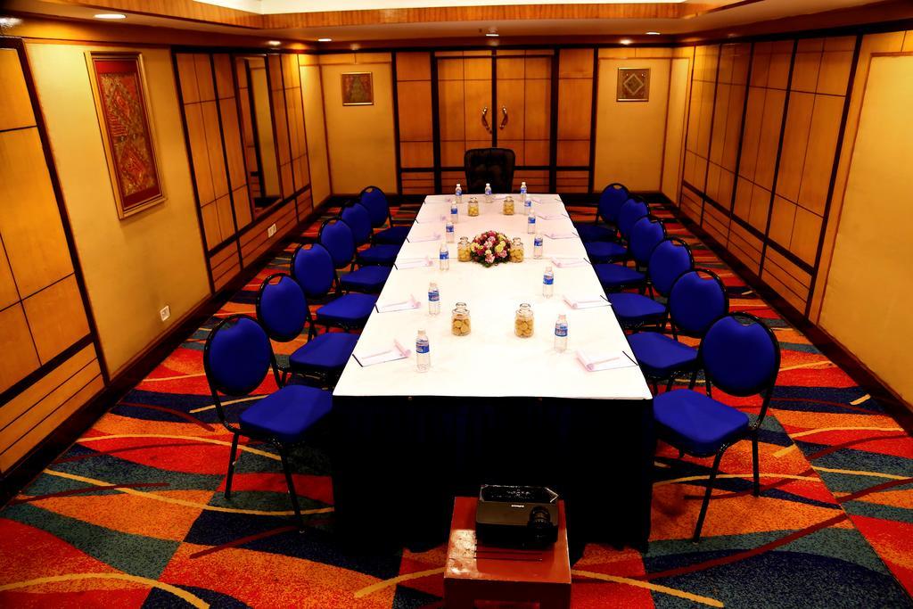 Hotel Gokulam Park Kochi