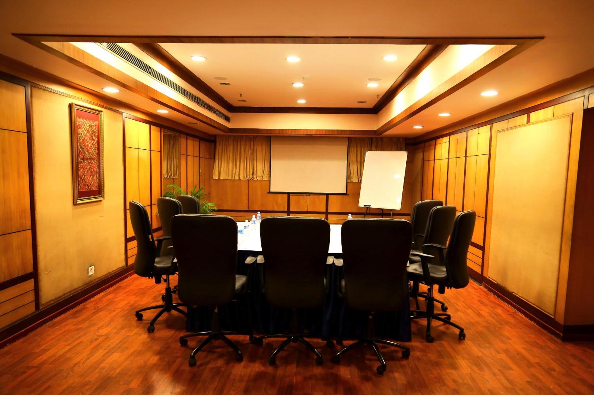 Hotel Gokulam Park 3*