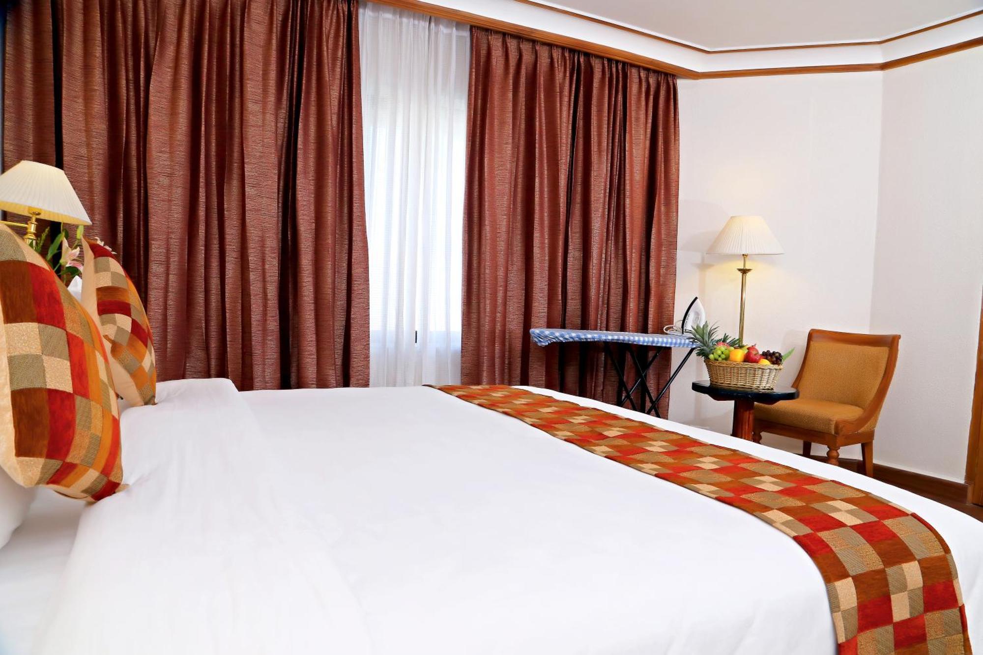 Hotel Gokulam Park