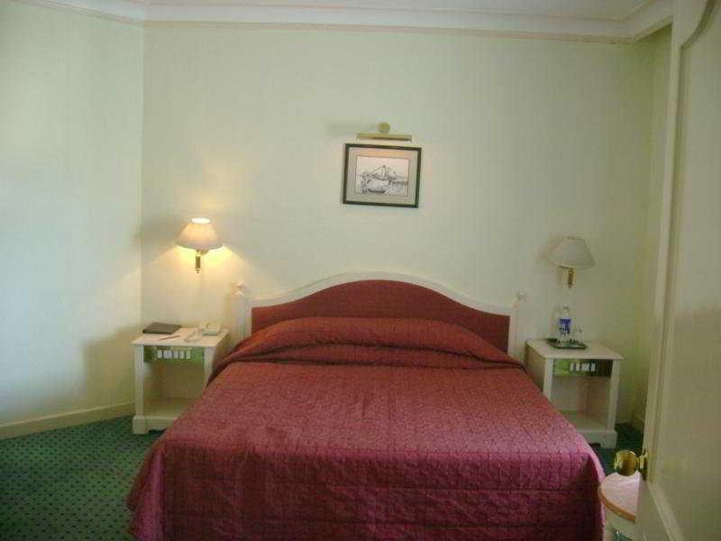 Gokulam Park 3*