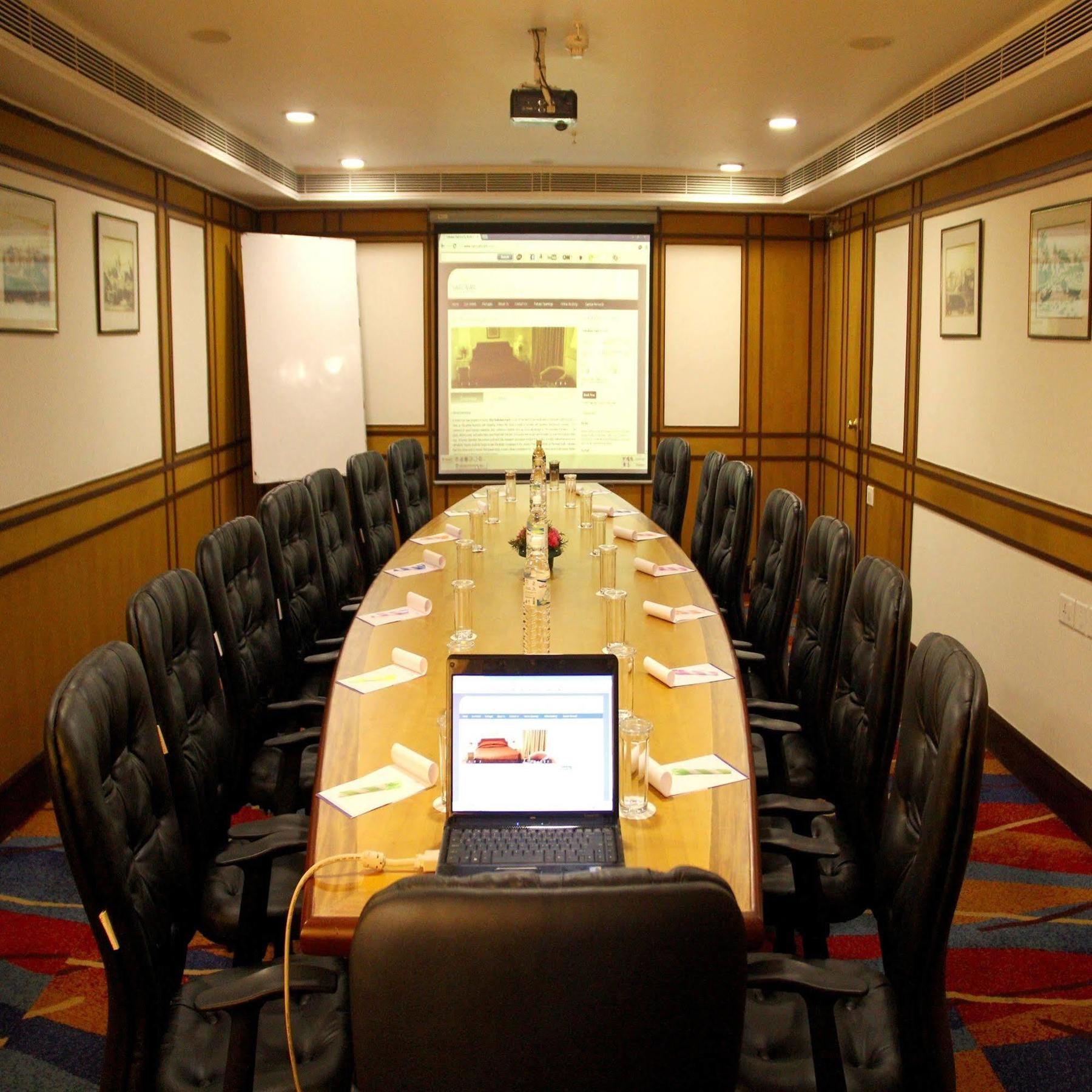 Hotel Gokulam Park Kochi